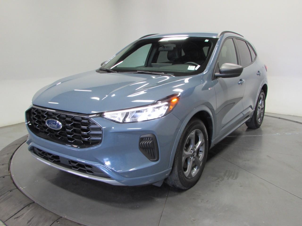 Ford Escape Vehicle Full-screen Gallery Image 03