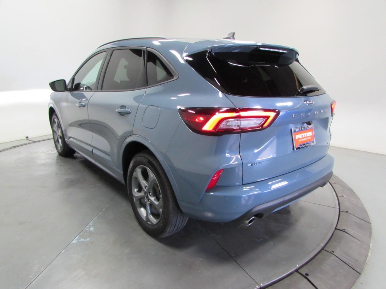 Ford Escape Vehicle Full-screen Gallery Image 06