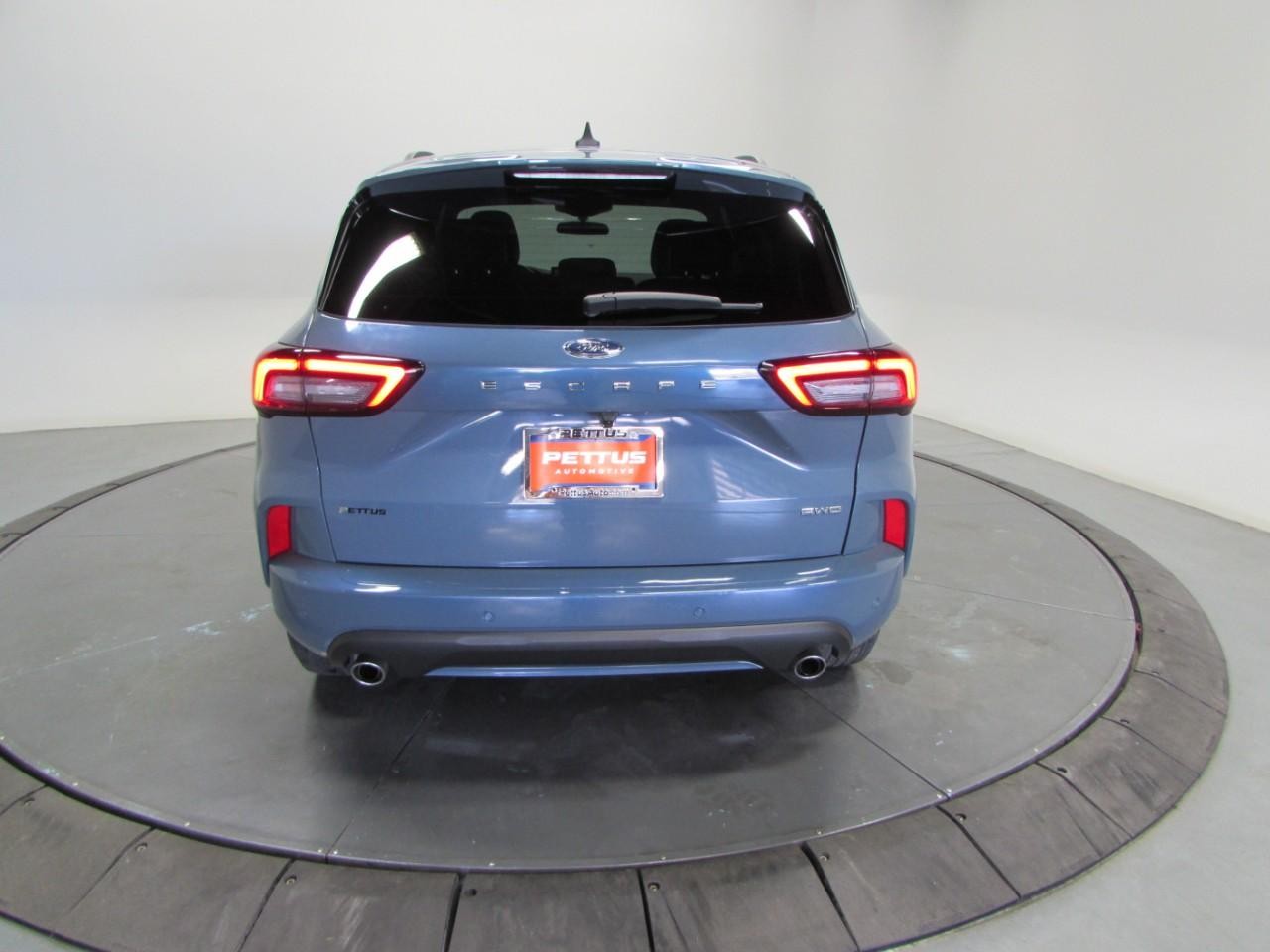 Ford Escape Vehicle Full-screen Gallery Image 07