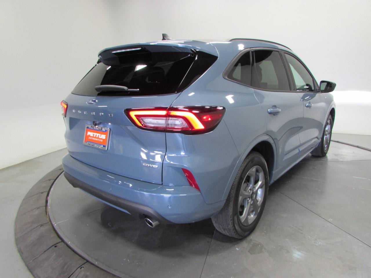 Ford Escape Vehicle Full-screen Gallery Image 08