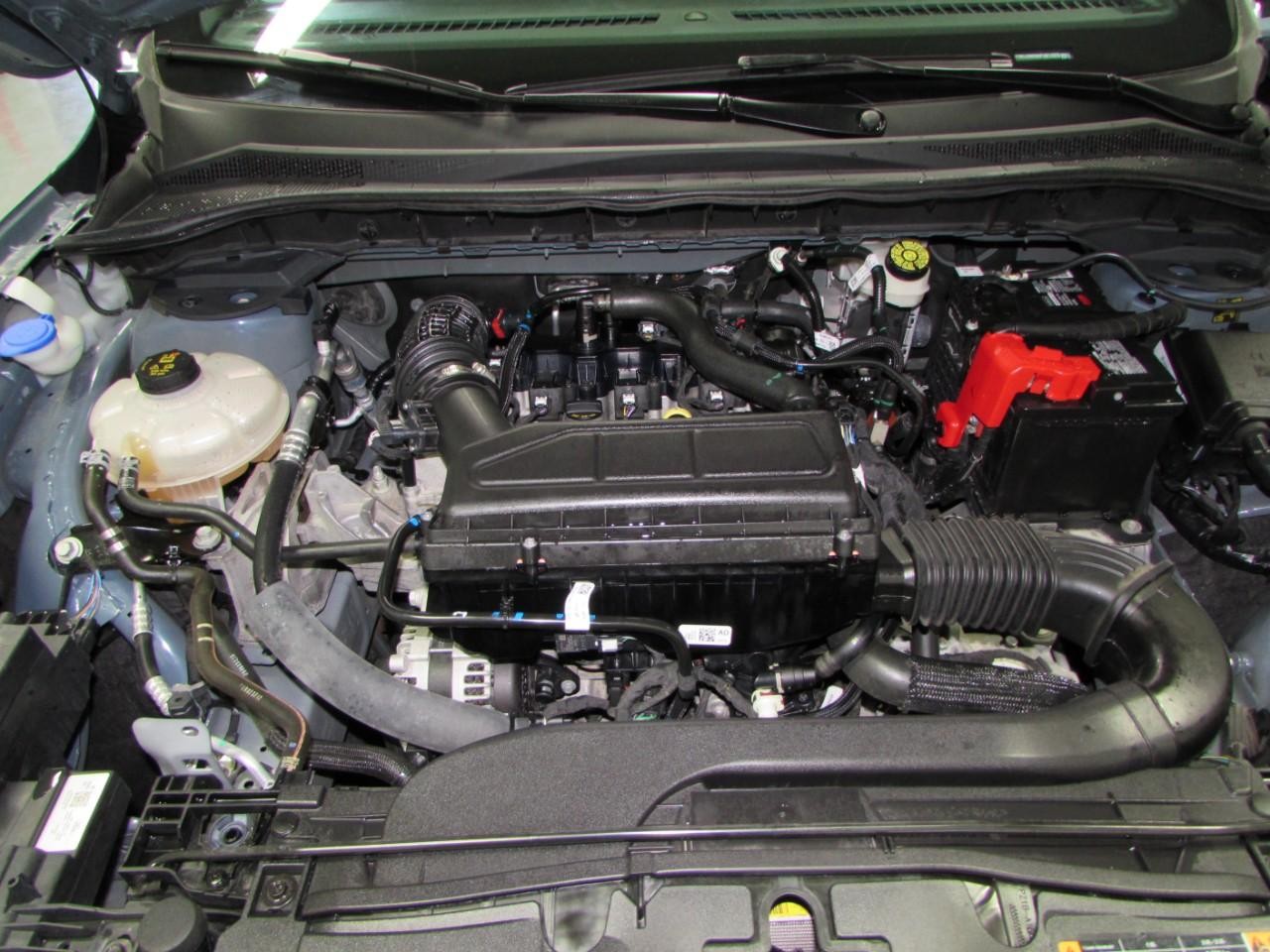 Ford Escape Vehicle Full-screen Gallery Image 09