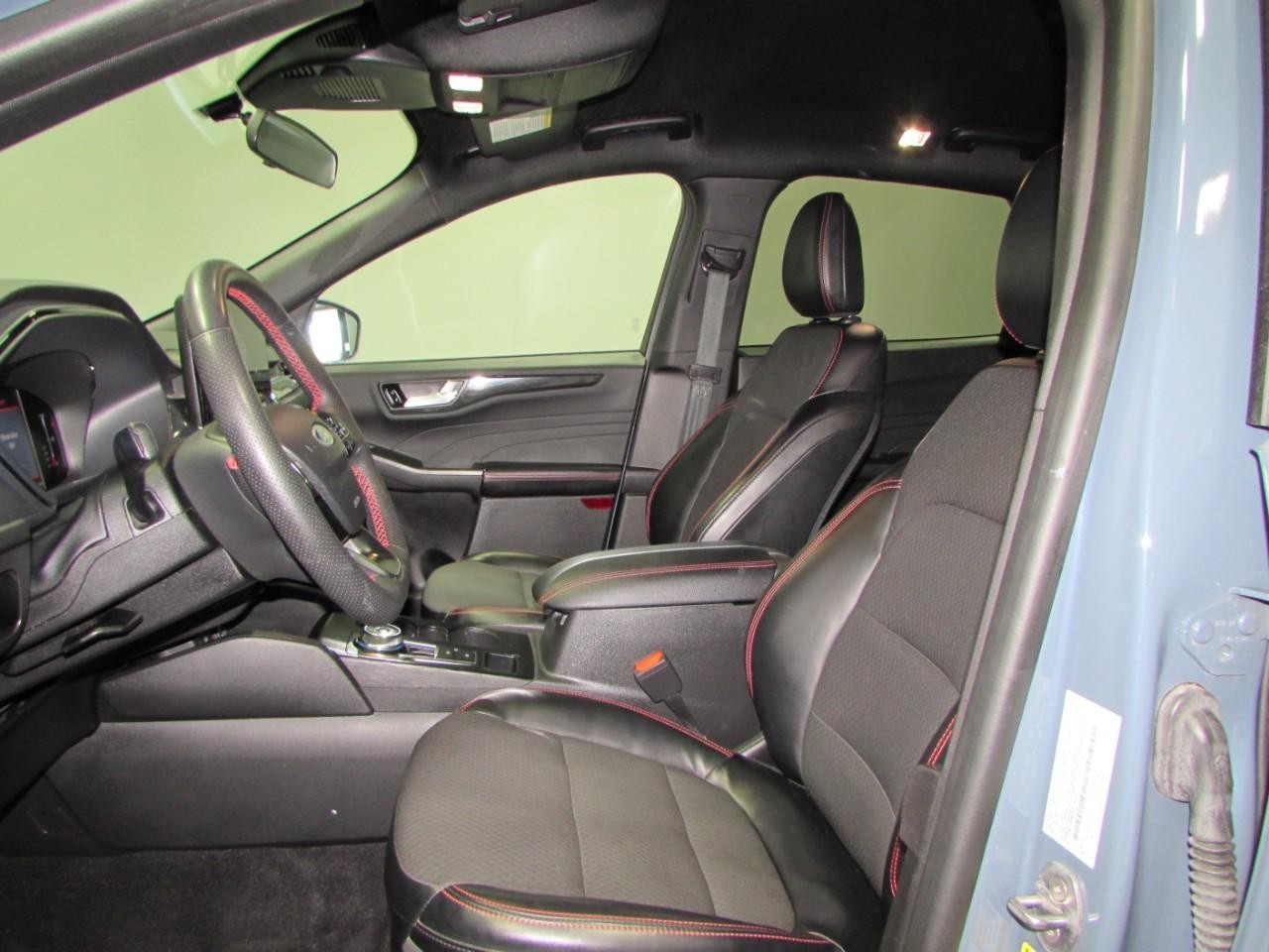 Ford Escape Vehicle Full-screen Gallery Image 12