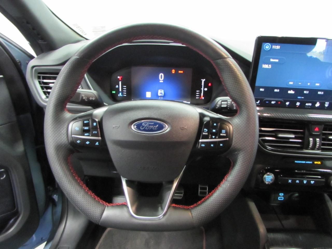 Ford Escape Vehicle Full-screen Gallery Image 15