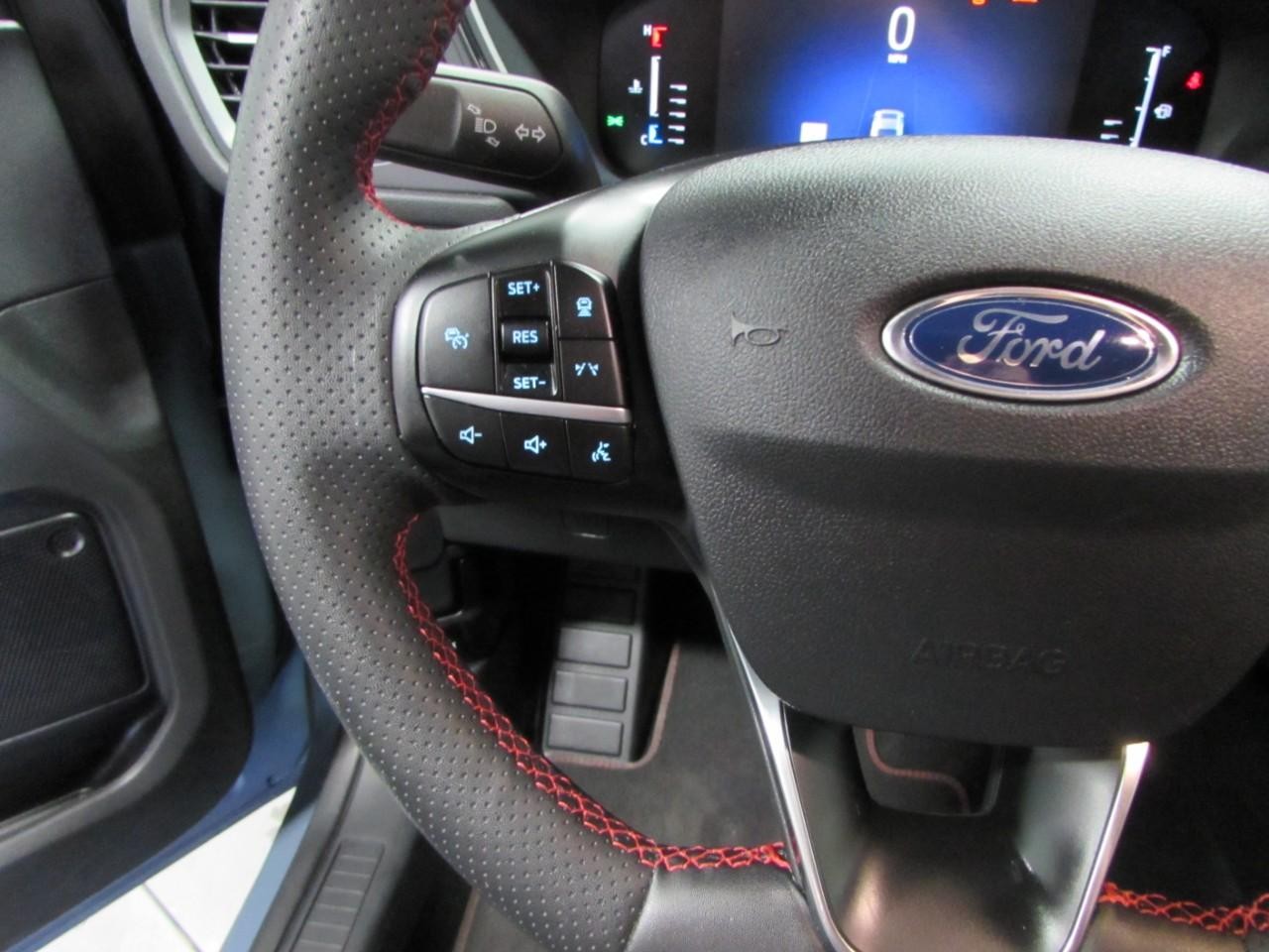 Ford Escape Vehicle Full-screen Gallery Image 16