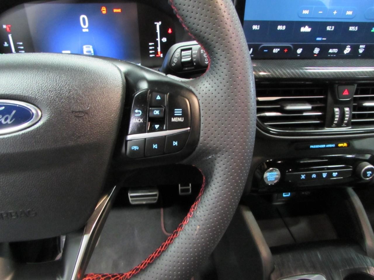 Ford Escape Vehicle Full-screen Gallery Image 17