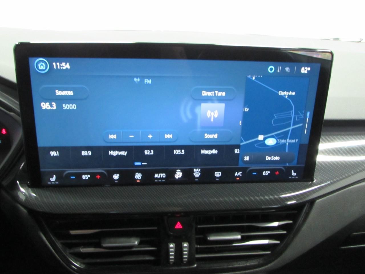 Ford Escape Vehicle Full-screen Gallery Image 19