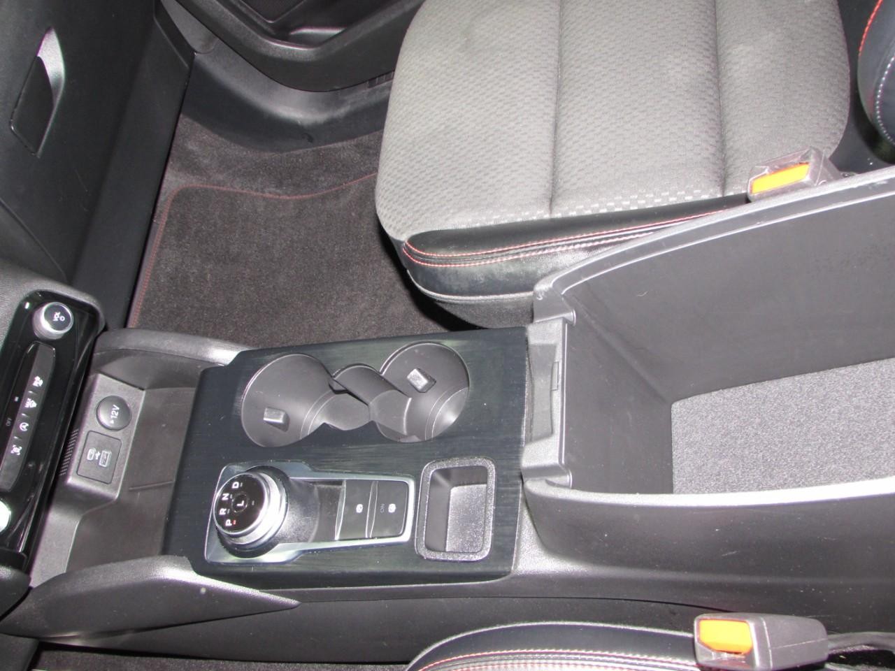 Ford Escape Vehicle Full-screen Gallery Image 21