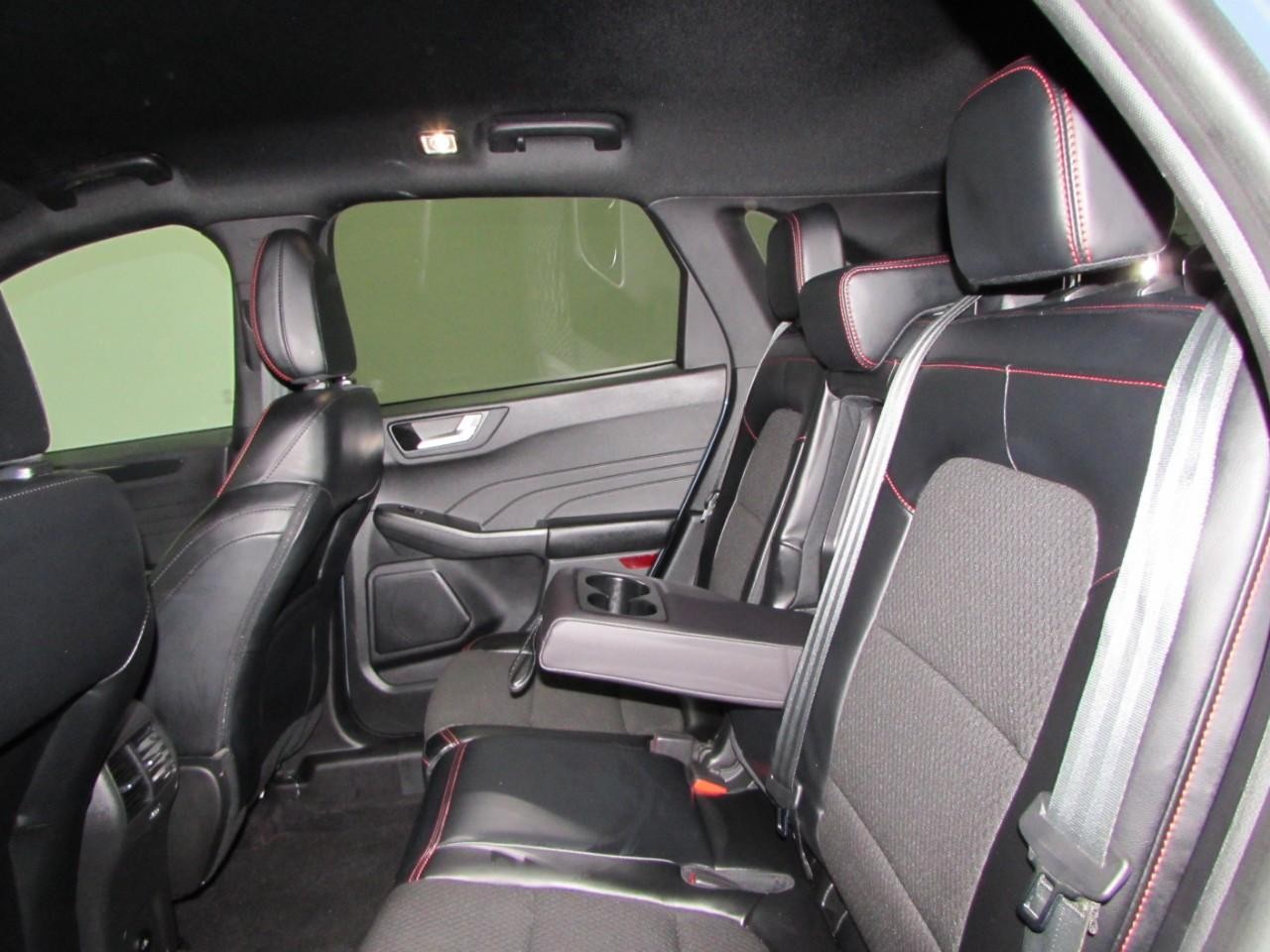 Ford Escape Vehicle Full-screen Gallery Image 25