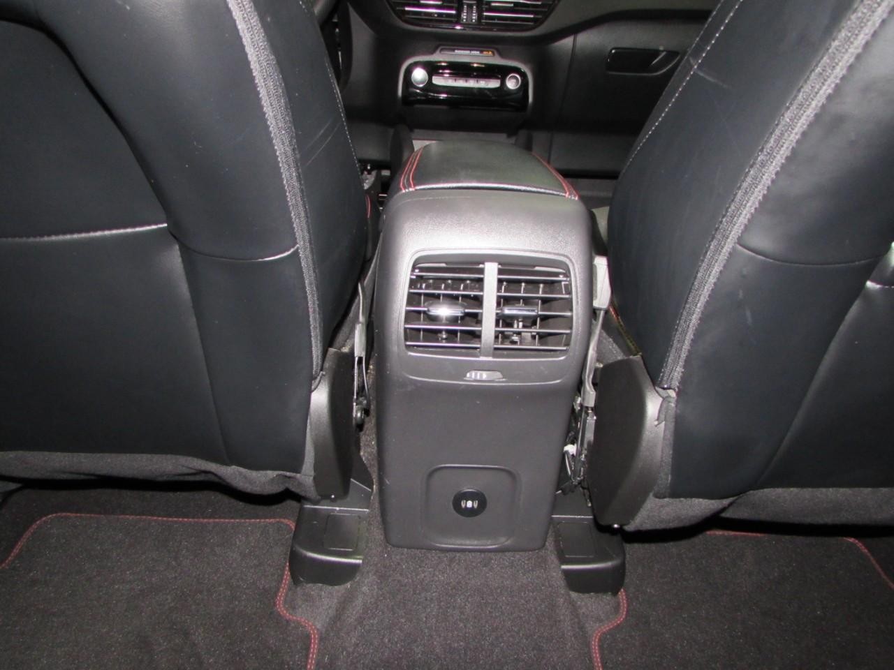 Ford Escape Vehicle Full-screen Gallery Image 26