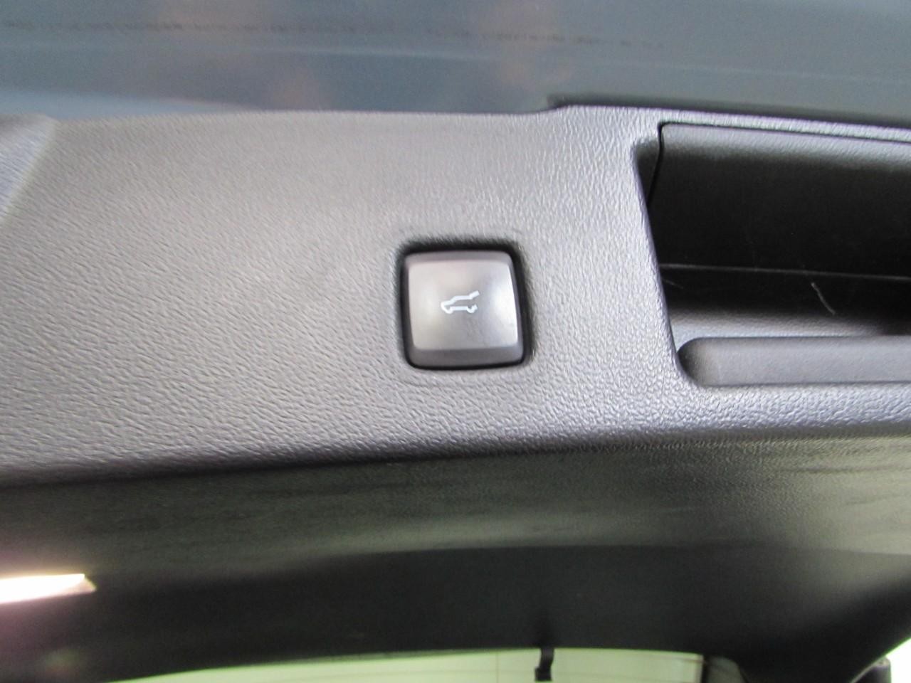 Ford Escape Vehicle Full-screen Gallery Image 28