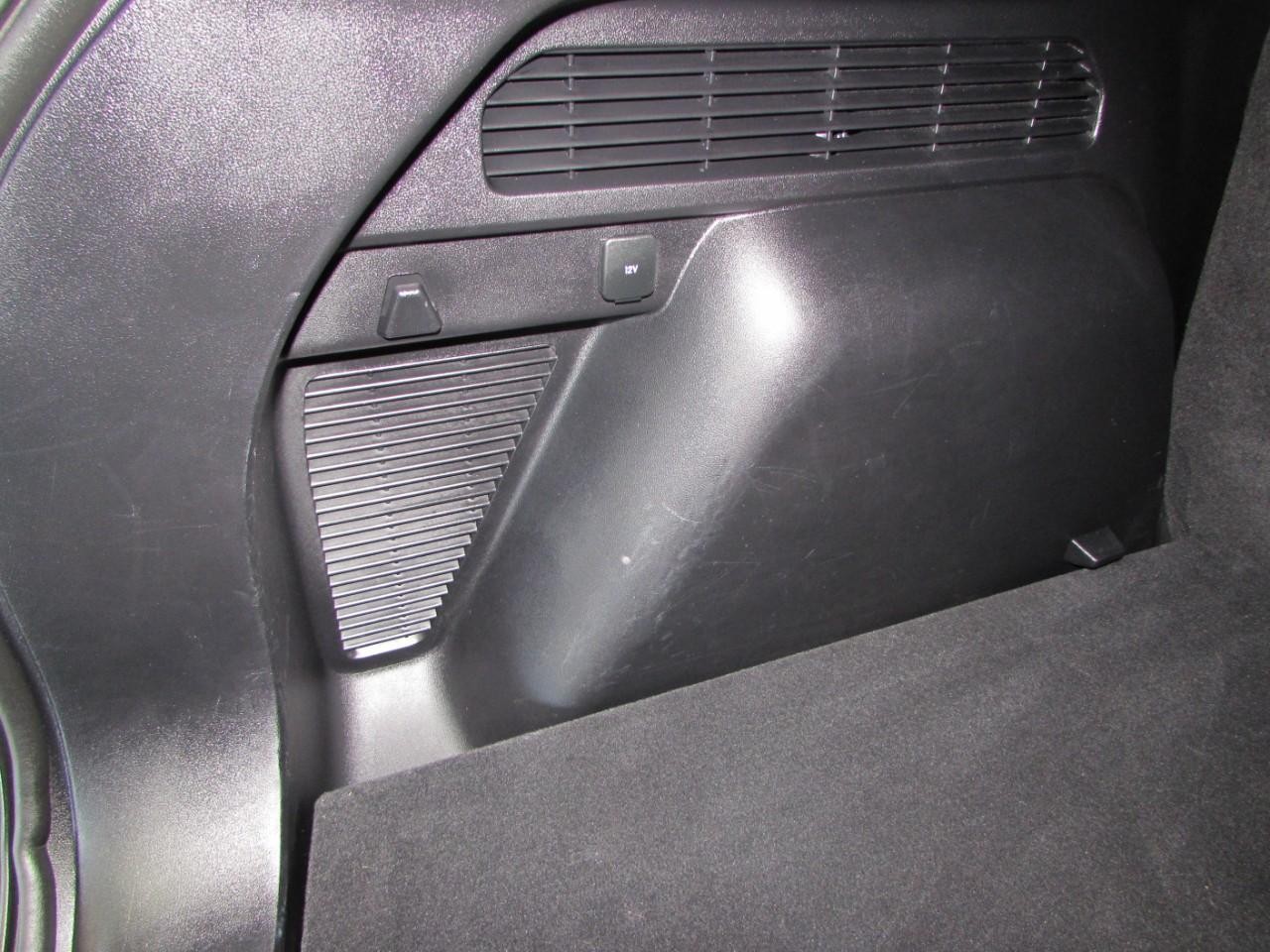 Ford Escape Vehicle Full-screen Gallery Image 29