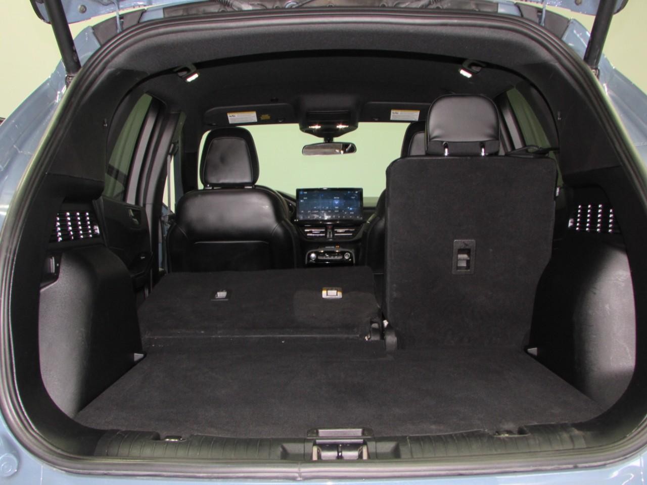 Ford Escape Vehicle Full-screen Gallery Image 30