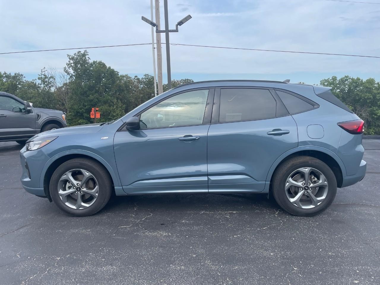 Ford Escape Vehicle Full-screen Gallery Image 32