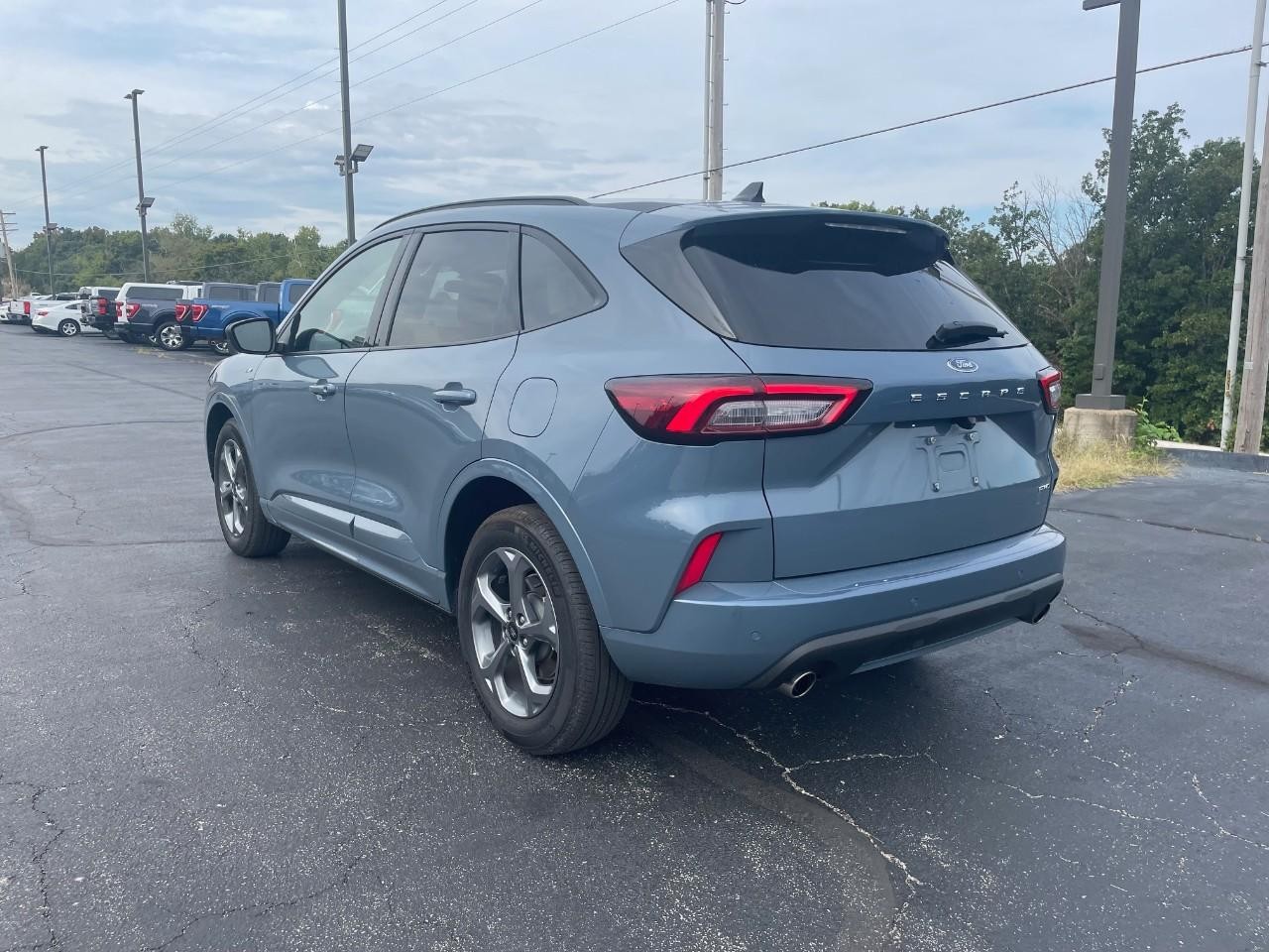 Ford Escape Vehicle Full-screen Gallery Image 33