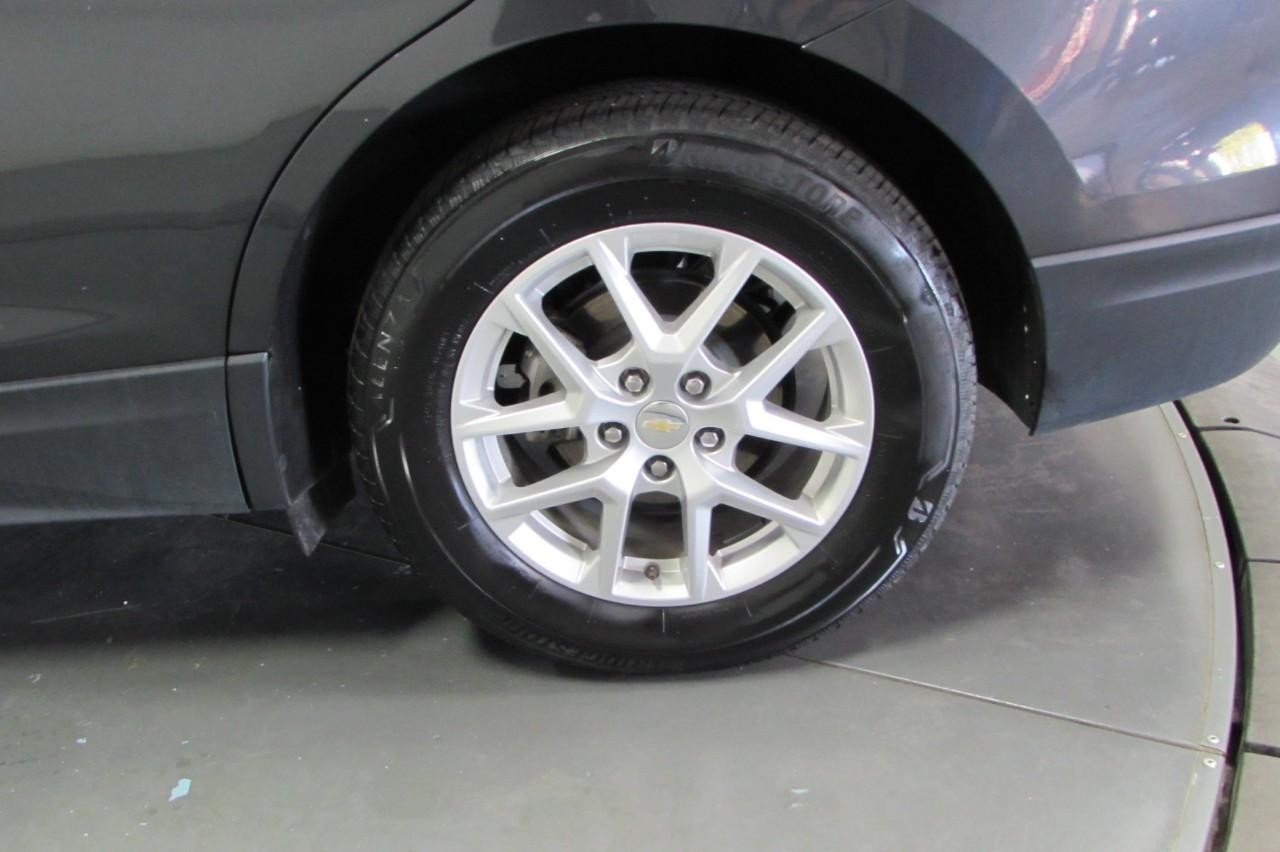 Chevrolet Equinox Vehicle Full-screen Gallery Image 10