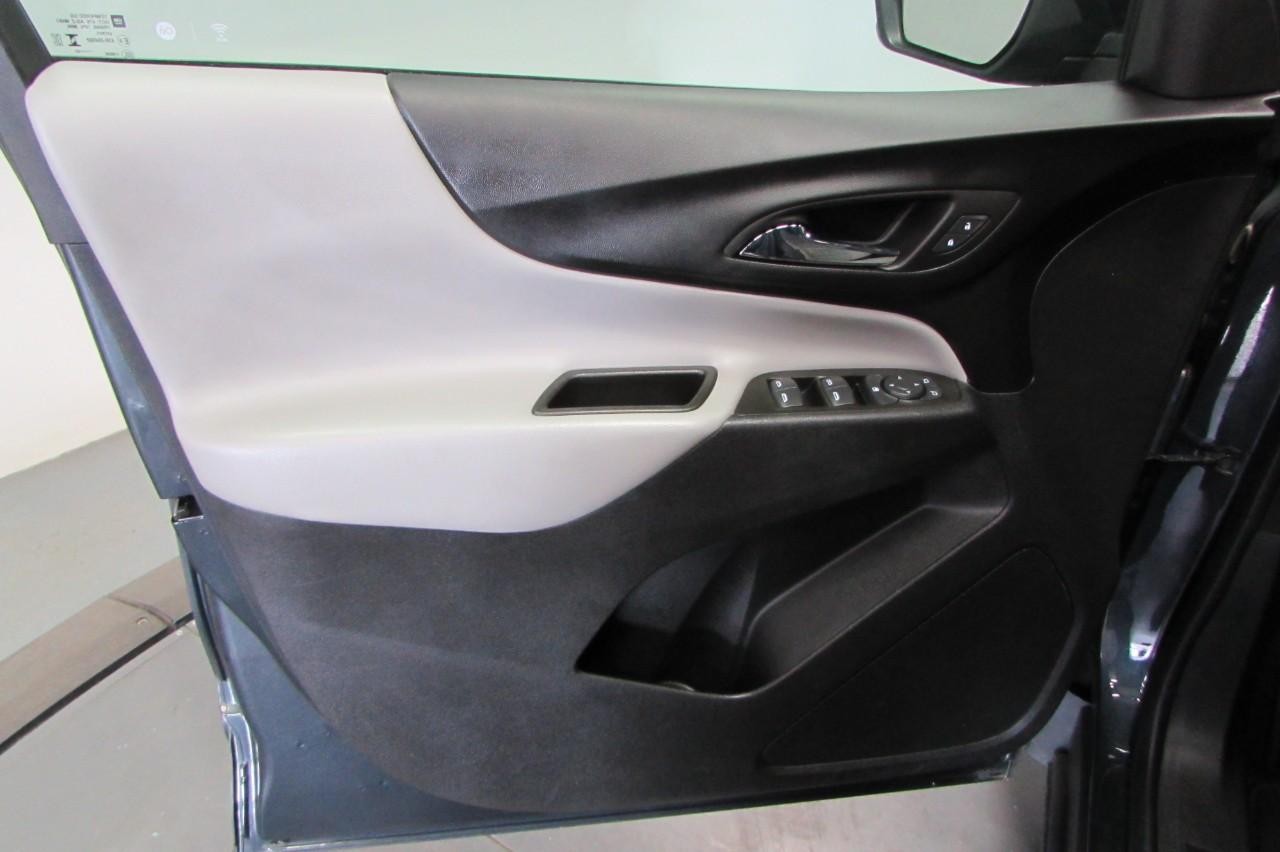 Chevrolet Equinox Vehicle Full-screen Gallery Image 11