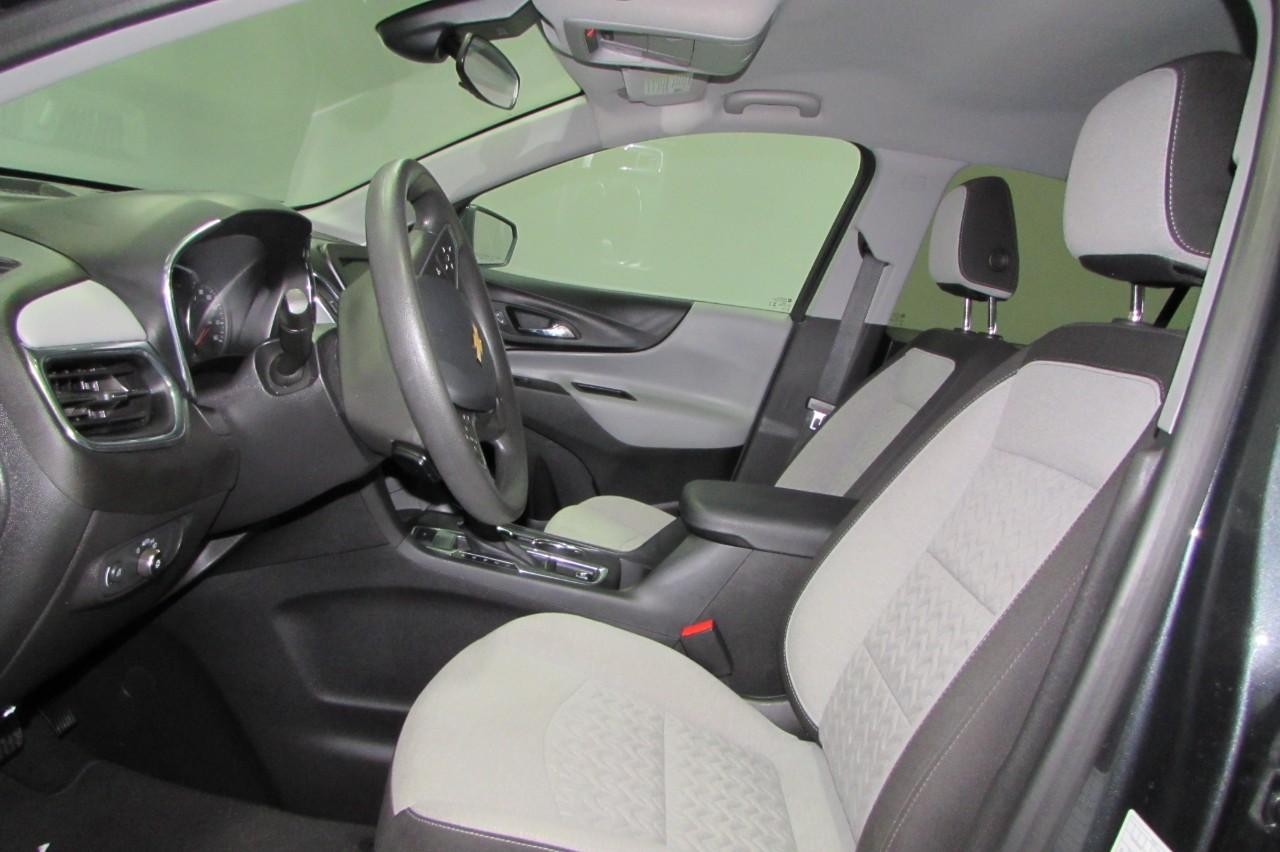 Chevrolet Equinox Vehicle Full-screen Gallery Image 12