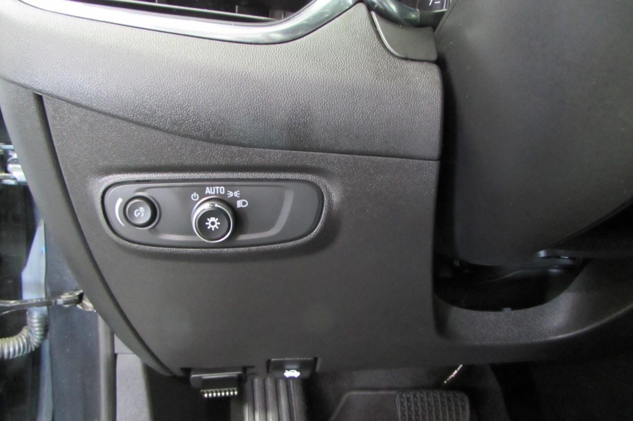 Chevrolet Equinox Vehicle Full-screen Gallery Image 13