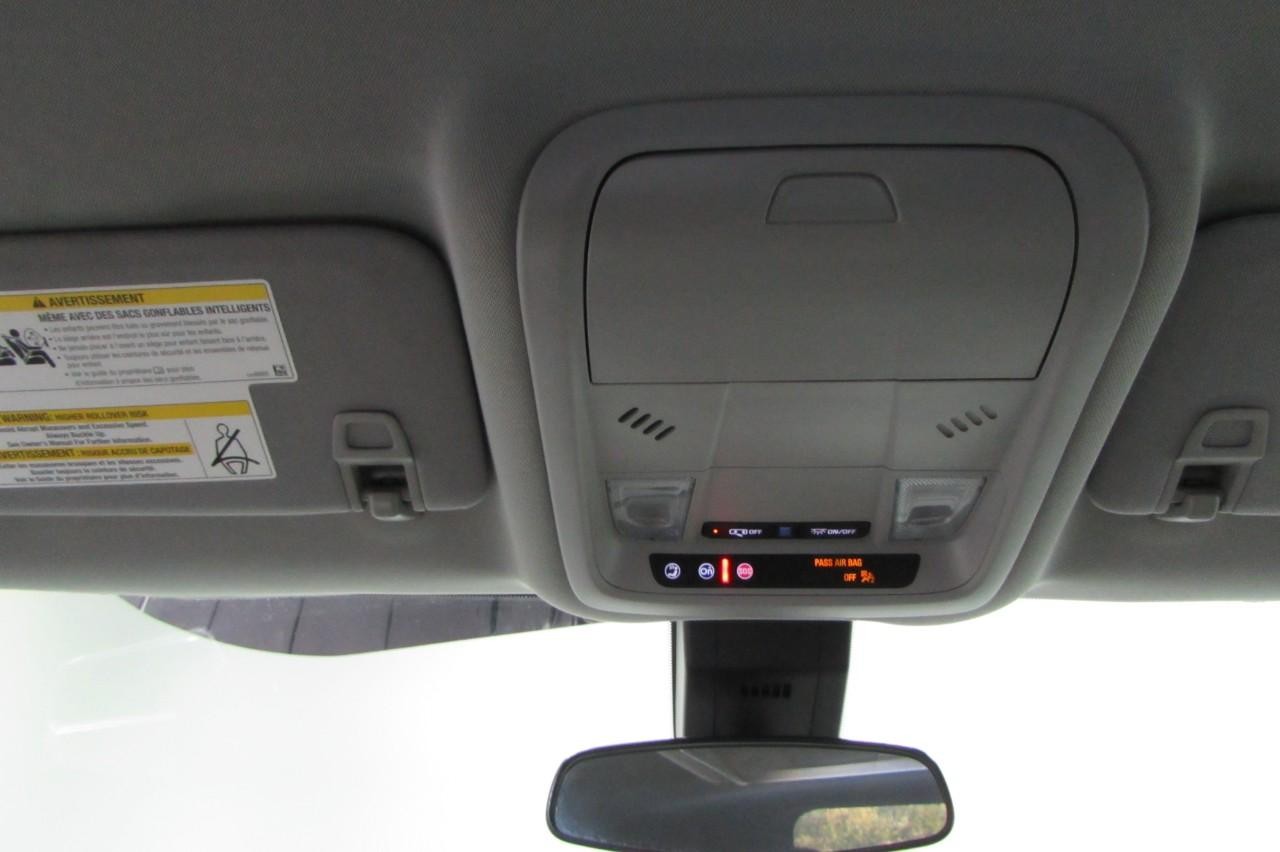 Chevrolet Equinox Vehicle Full-screen Gallery Image 18