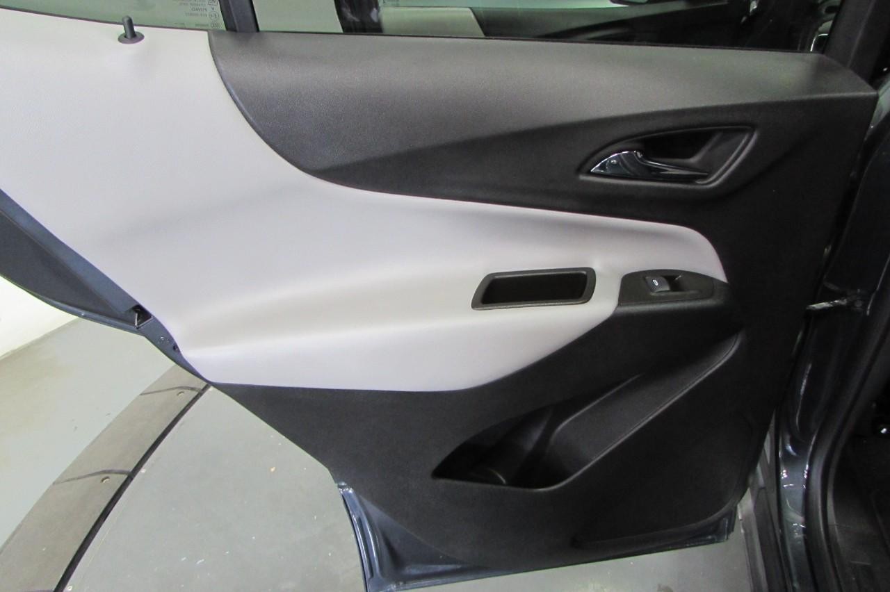 Chevrolet Equinox Vehicle Full-screen Gallery Image 23