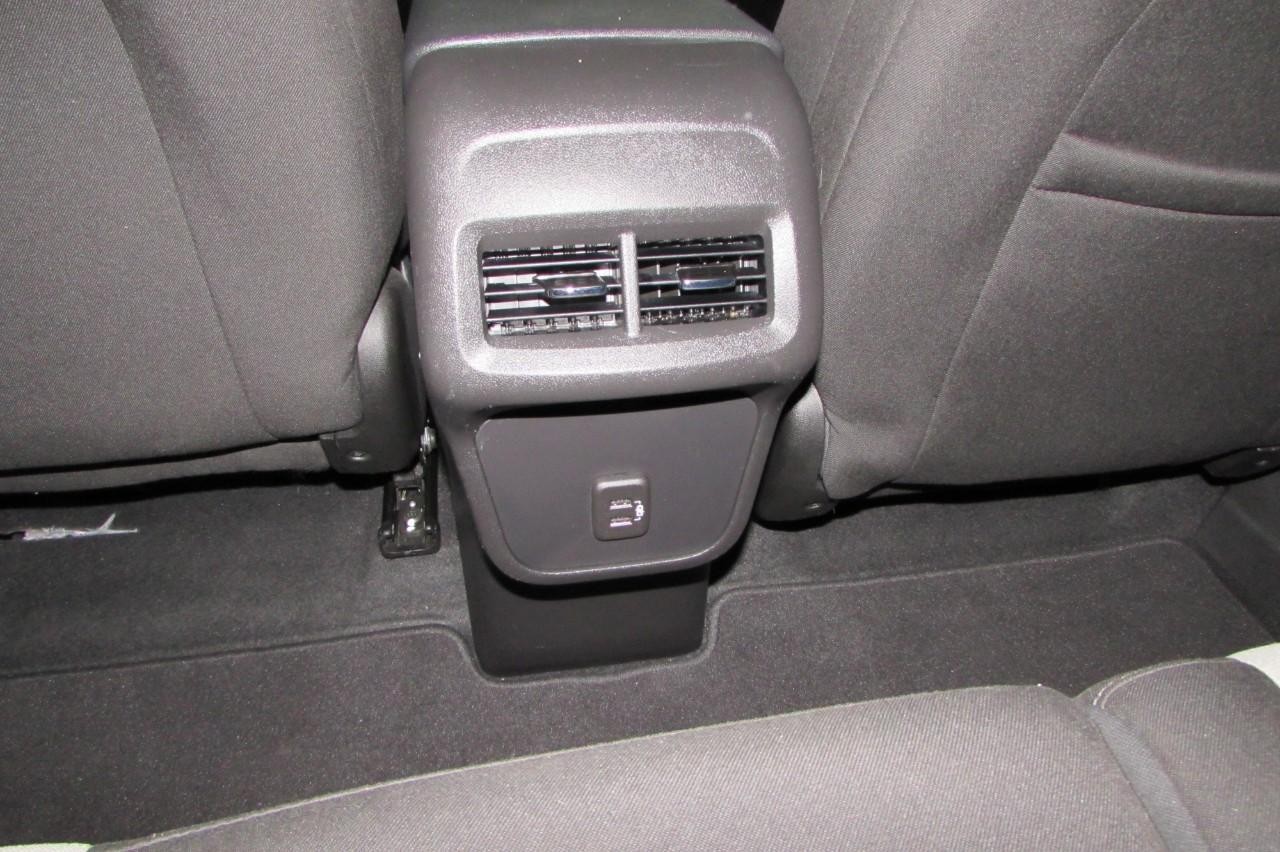 Chevrolet Equinox Vehicle Full-screen Gallery Image 25