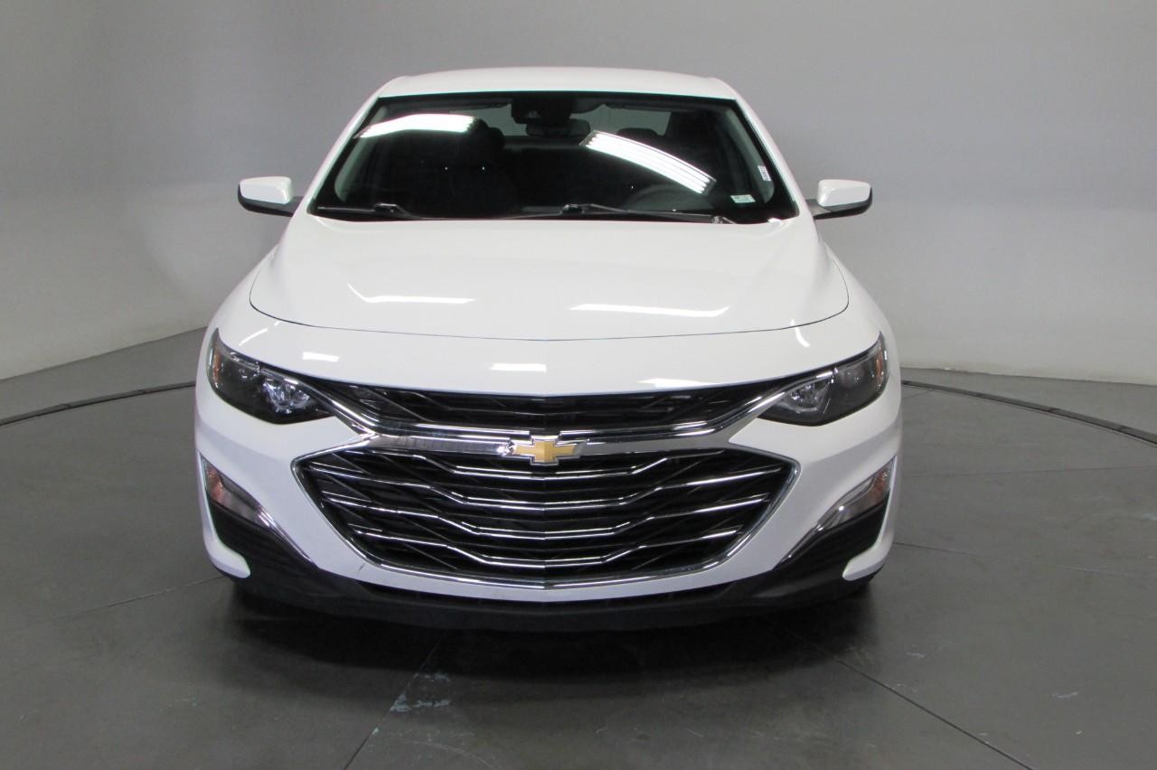 Chevrolet Malibu Vehicle Full-screen Gallery Image 02