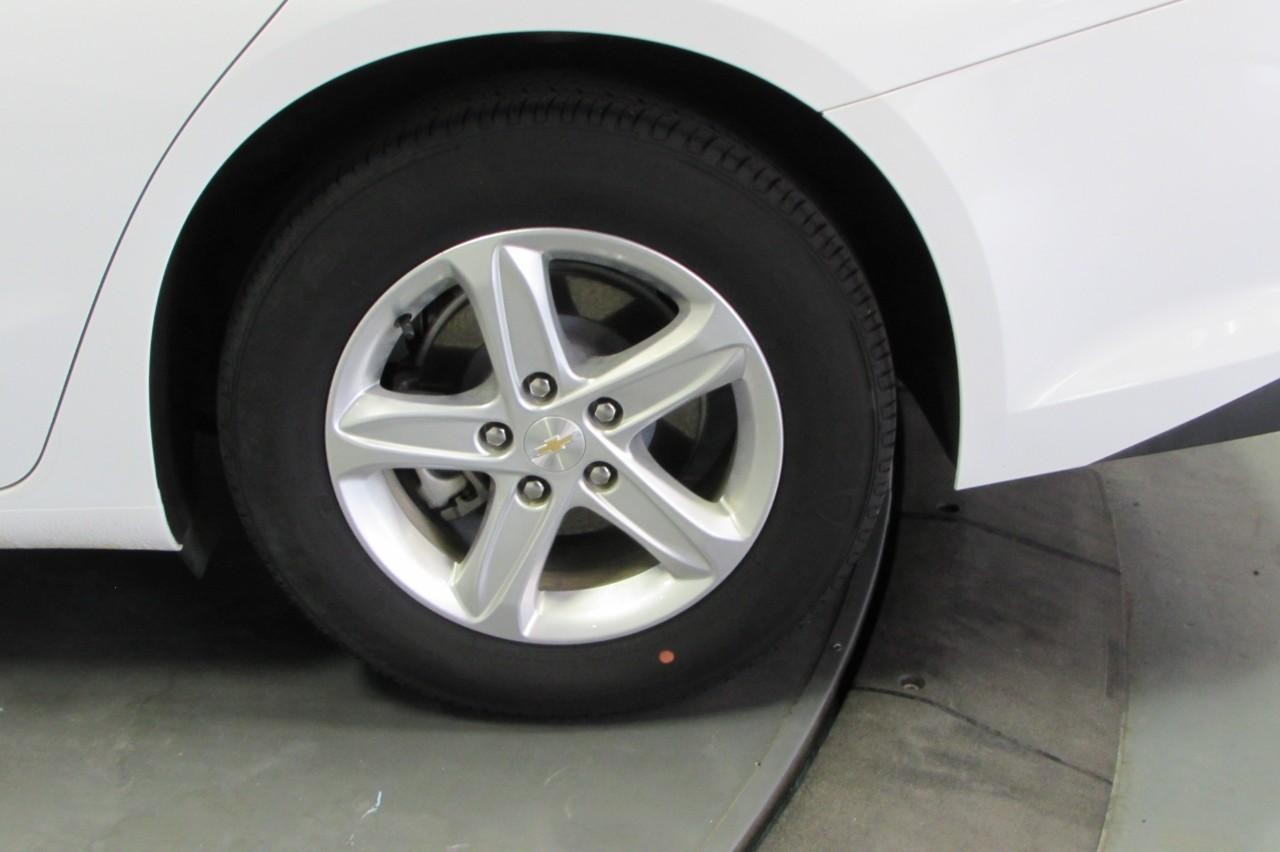 Chevrolet Malibu Vehicle Full-screen Gallery Image 10