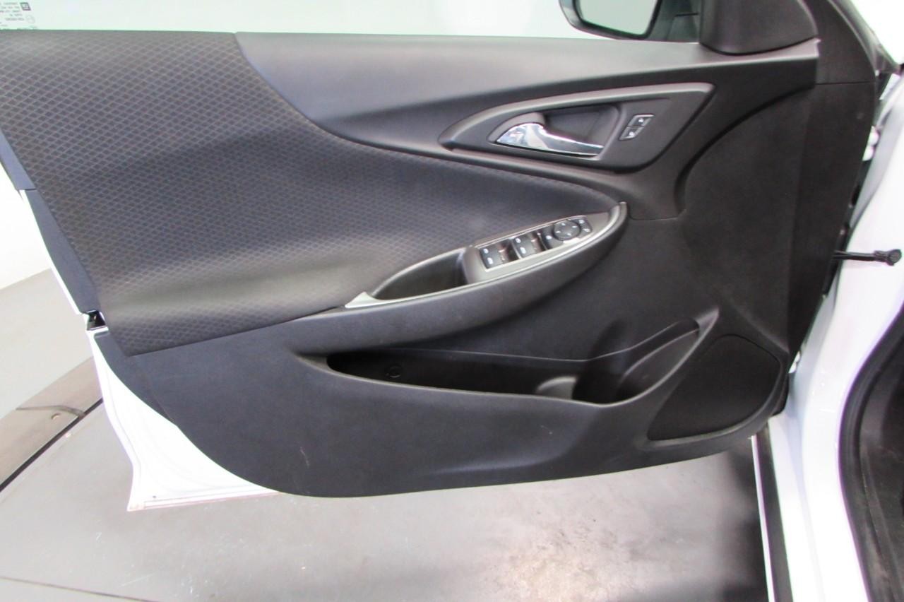 Chevrolet Malibu Vehicle Full-screen Gallery Image 11