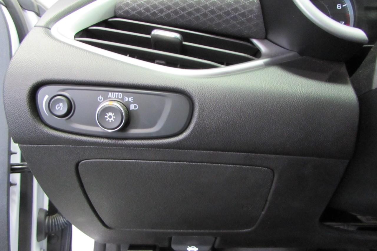 Chevrolet Malibu Vehicle Full-screen Gallery Image 13