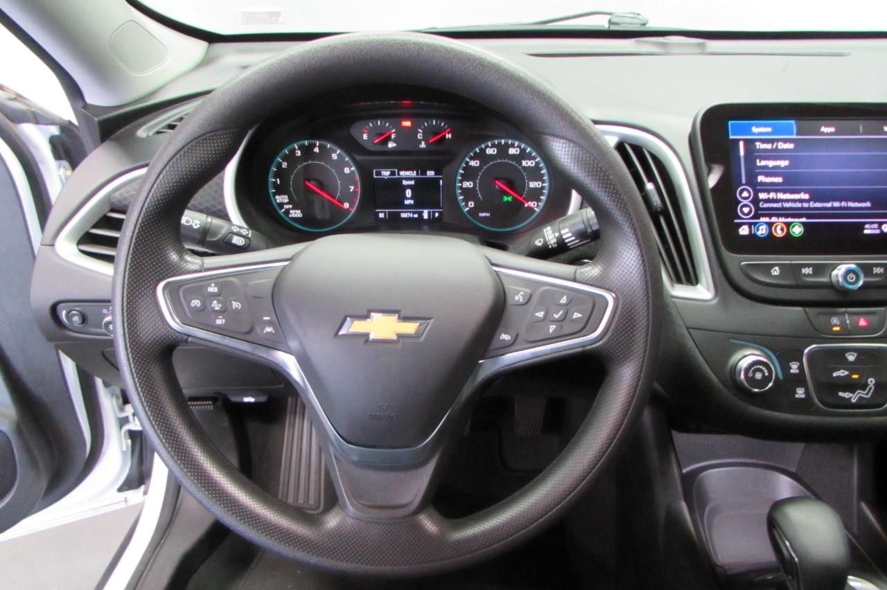 Chevrolet Malibu Vehicle Full-screen Gallery Image 14