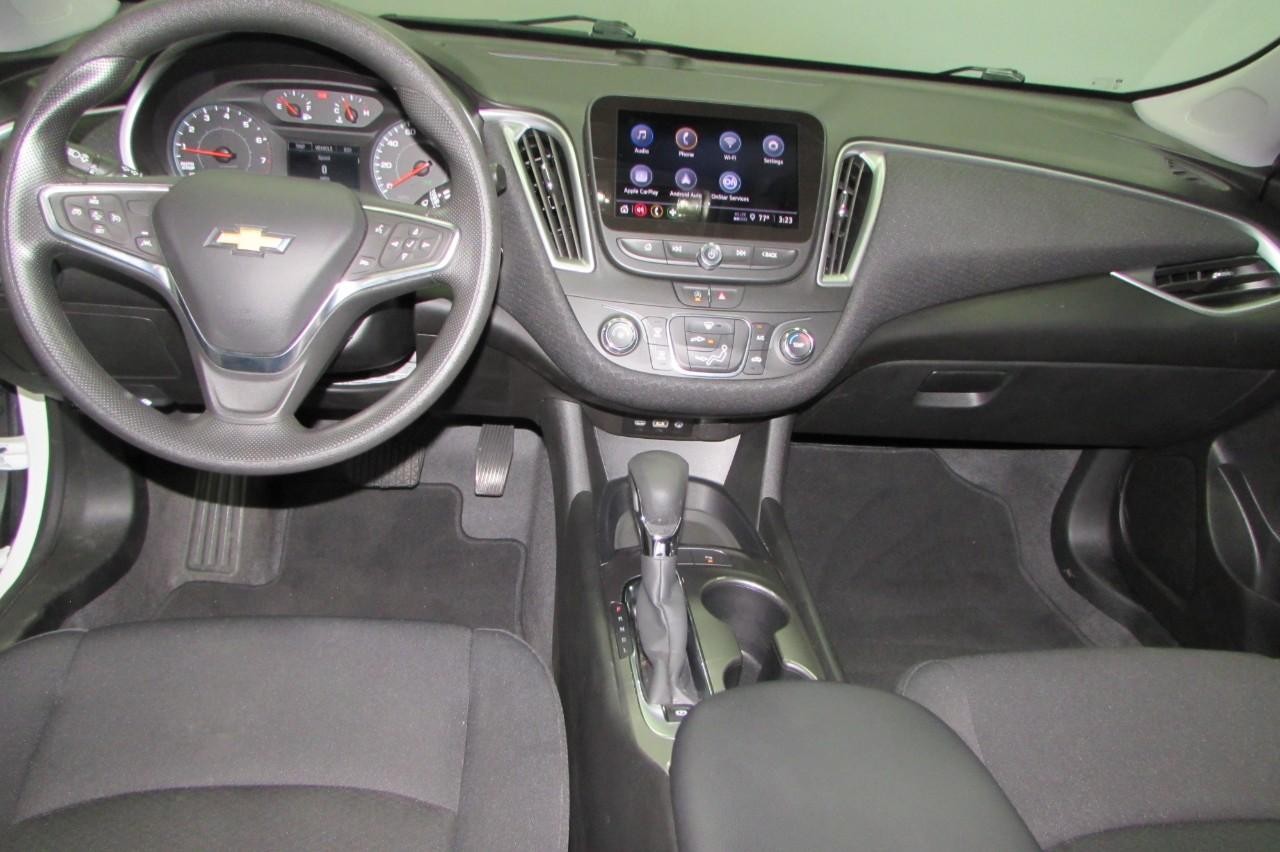 Chevrolet Malibu Vehicle Full-screen Gallery Image 22