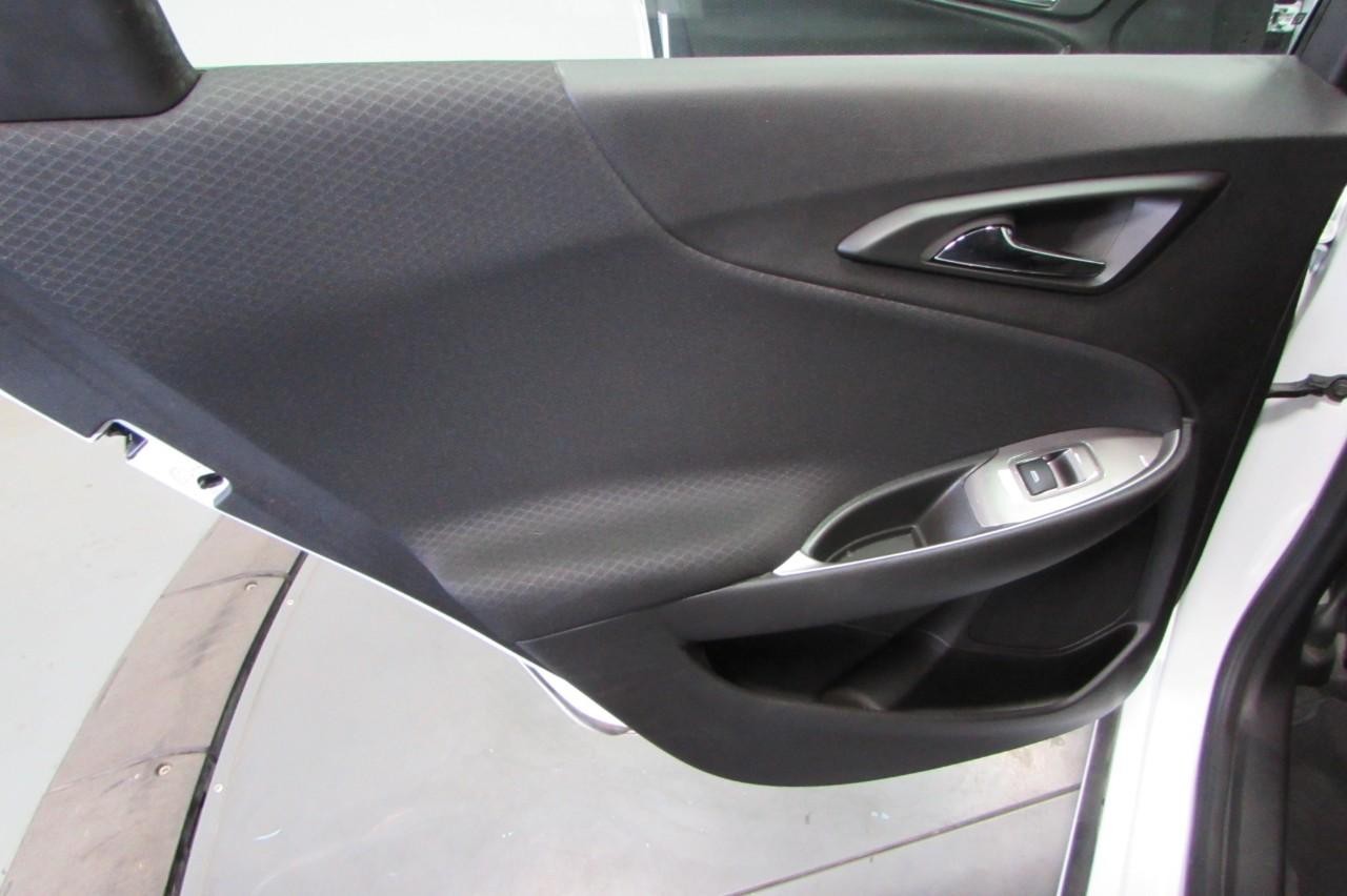 Chevrolet Malibu Vehicle Full-screen Gallery Image 23