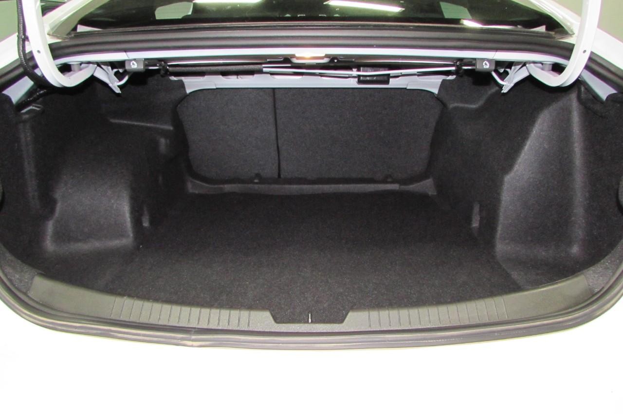 Chevrolet Malibu Vehicle Full-screen Gallery Image 25