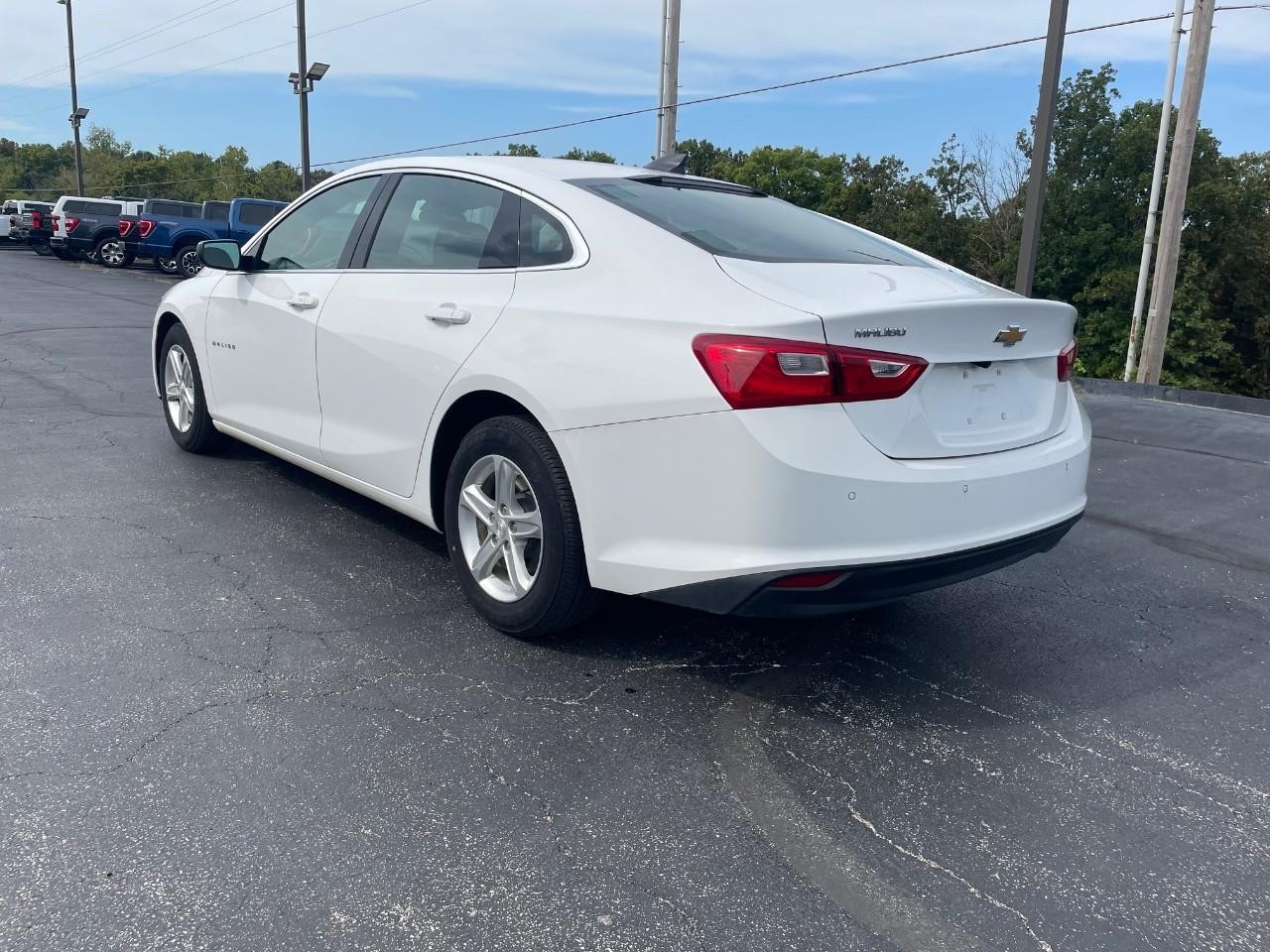 Chevrolet Malibu Vehicle Full-screen Gallery Image 29