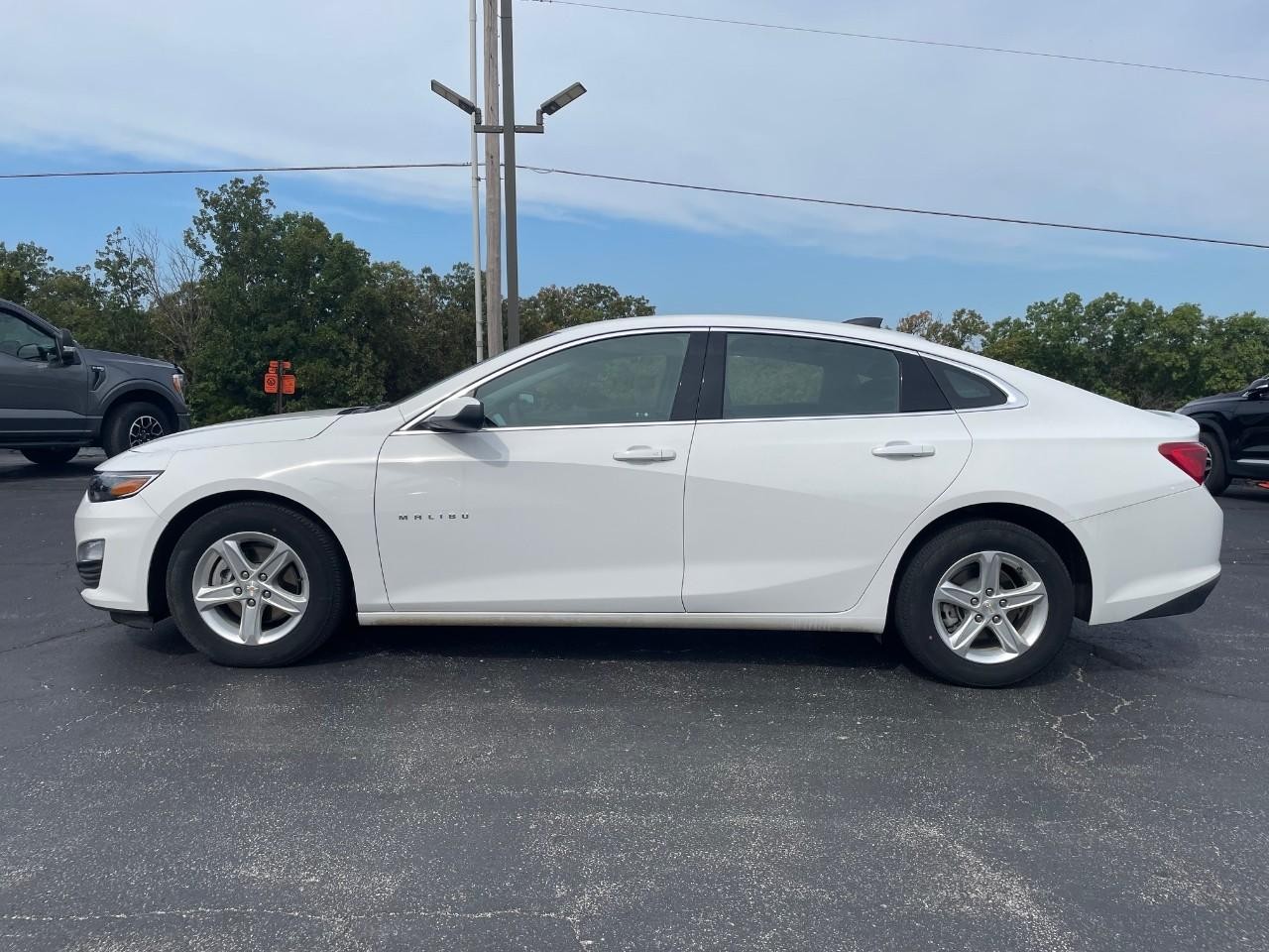 Chevrolet Malibu Vehicle Full-screen Gallery Image 30