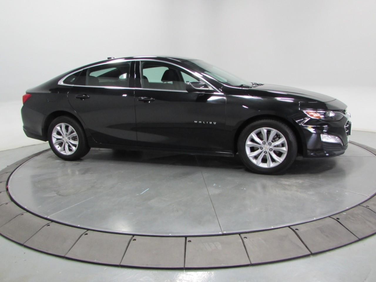 Chevrolet Malibu Vehicle Full-screen Gallery Image 04