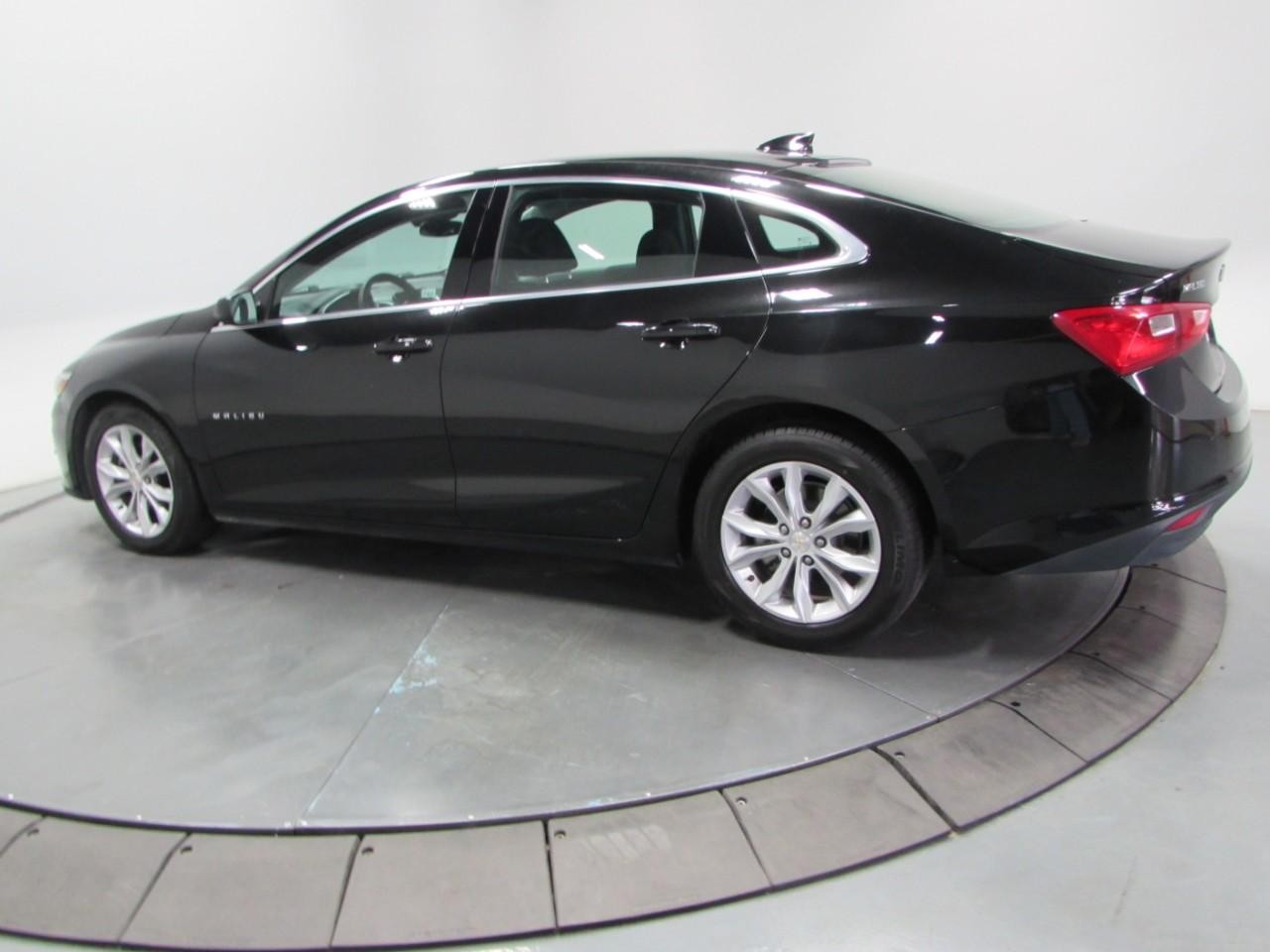 Chevrolet Malibu Vehicle Full-screen Gallery Image 05