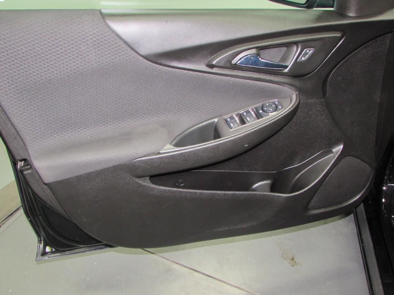 Chevrolet Malibu Vehicle Full-screen Gallery Image 10