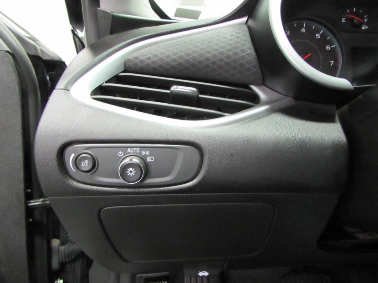 Chevrolet Malibu Vehicle Full-screen Gallery Image 12