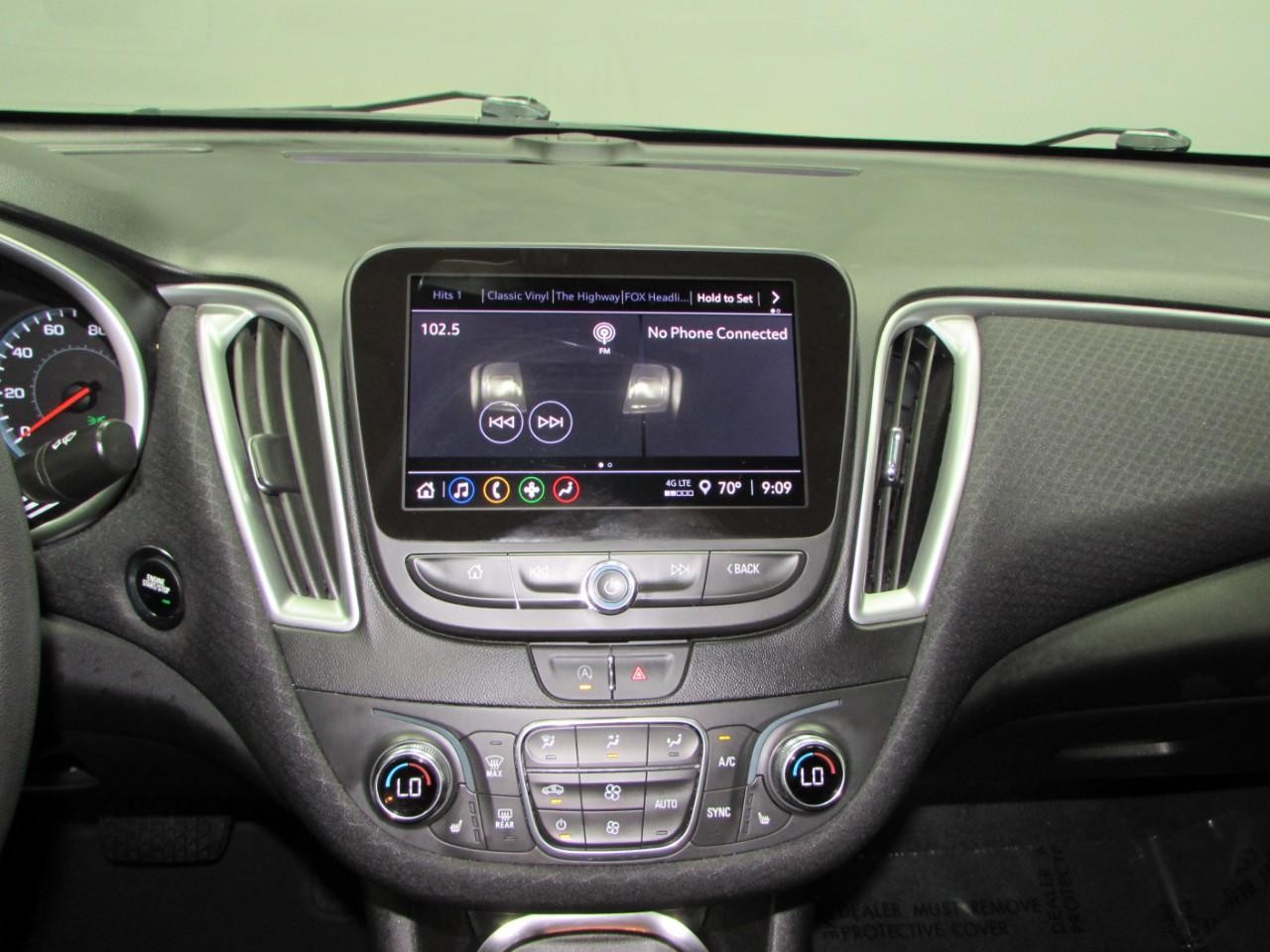 Chevrolet Malibu Vehicle Full-screen Gallery Image 18