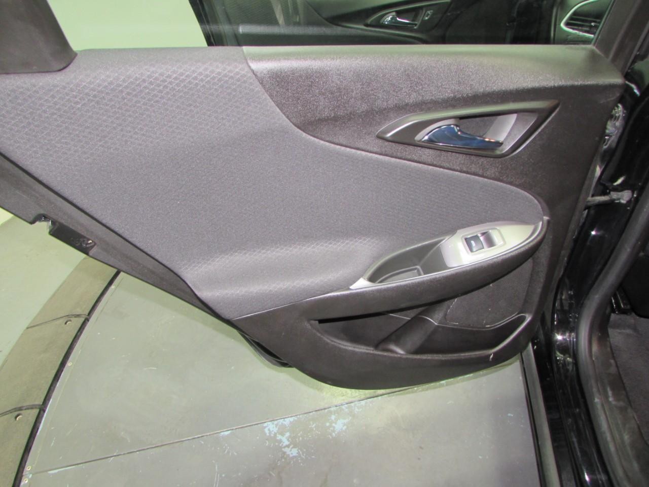 Chevrolet Malibu Vehicle Full-screen Gallery Image 21