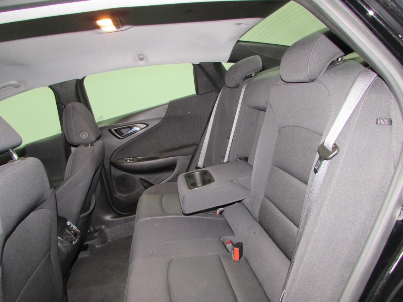 Chevrolet Malibu Vehicle Full-screen Gallery Image 22