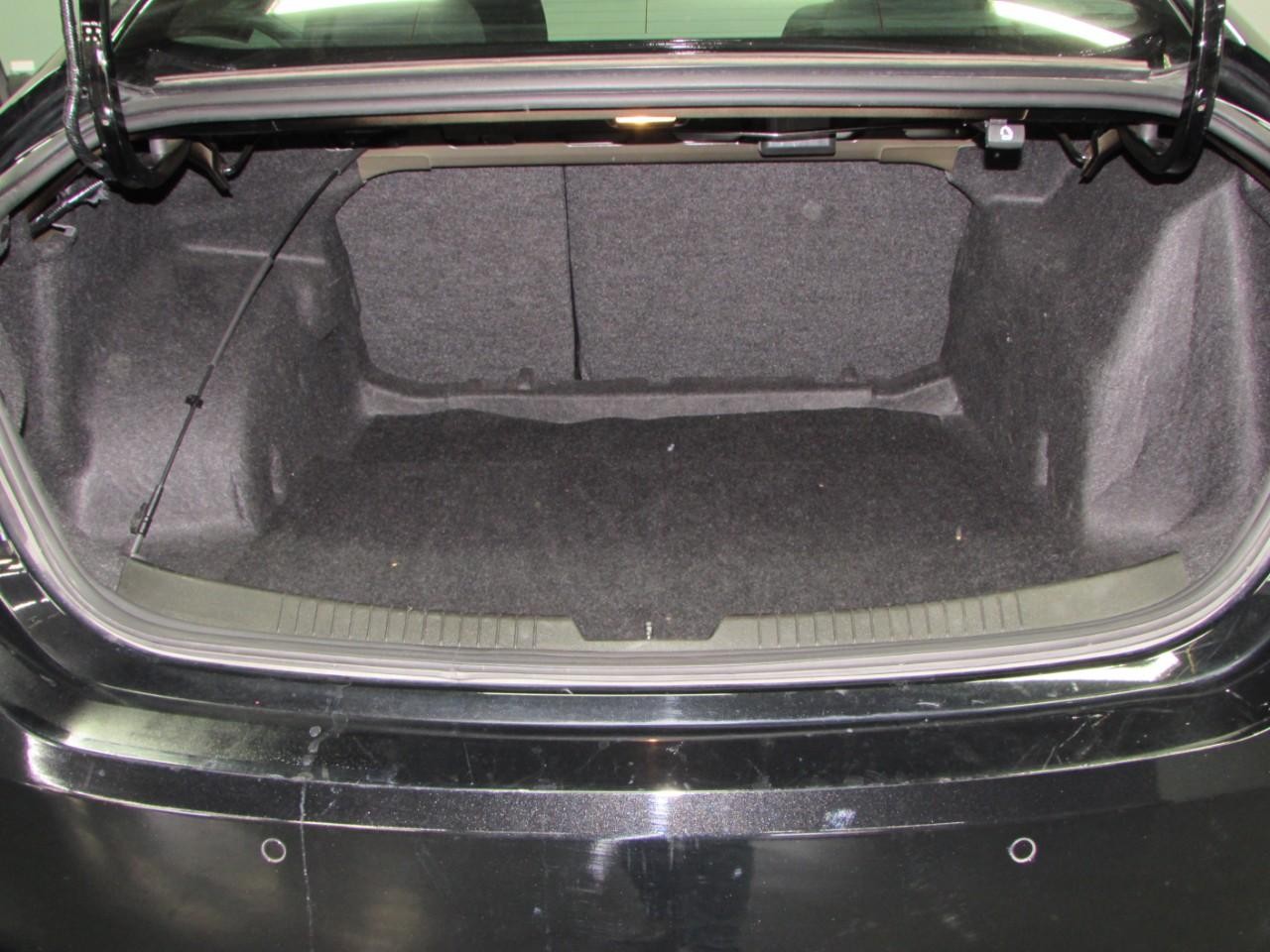 Chevrolet Malibu Vehicle Full-screen Gallery Image 24