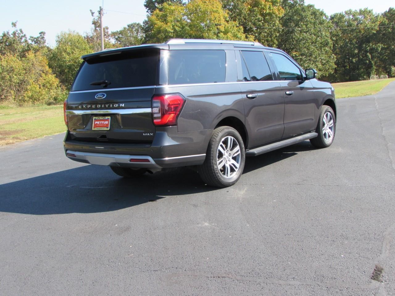 Ford Expedition Max Vehicle Full-screen Gallery Image 04