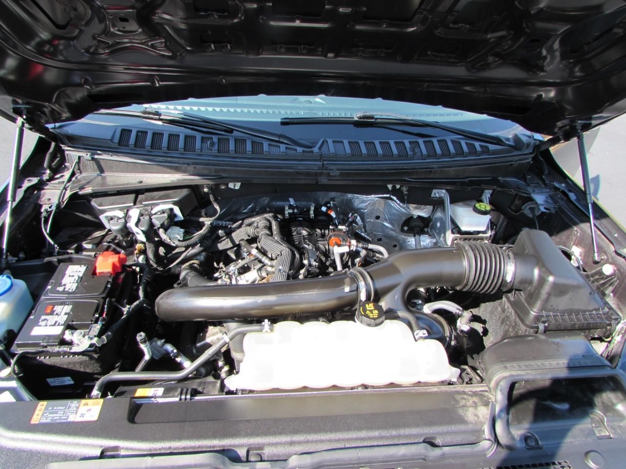 Ford Expedition Max Vehicle Full-screen Gallery Image 06