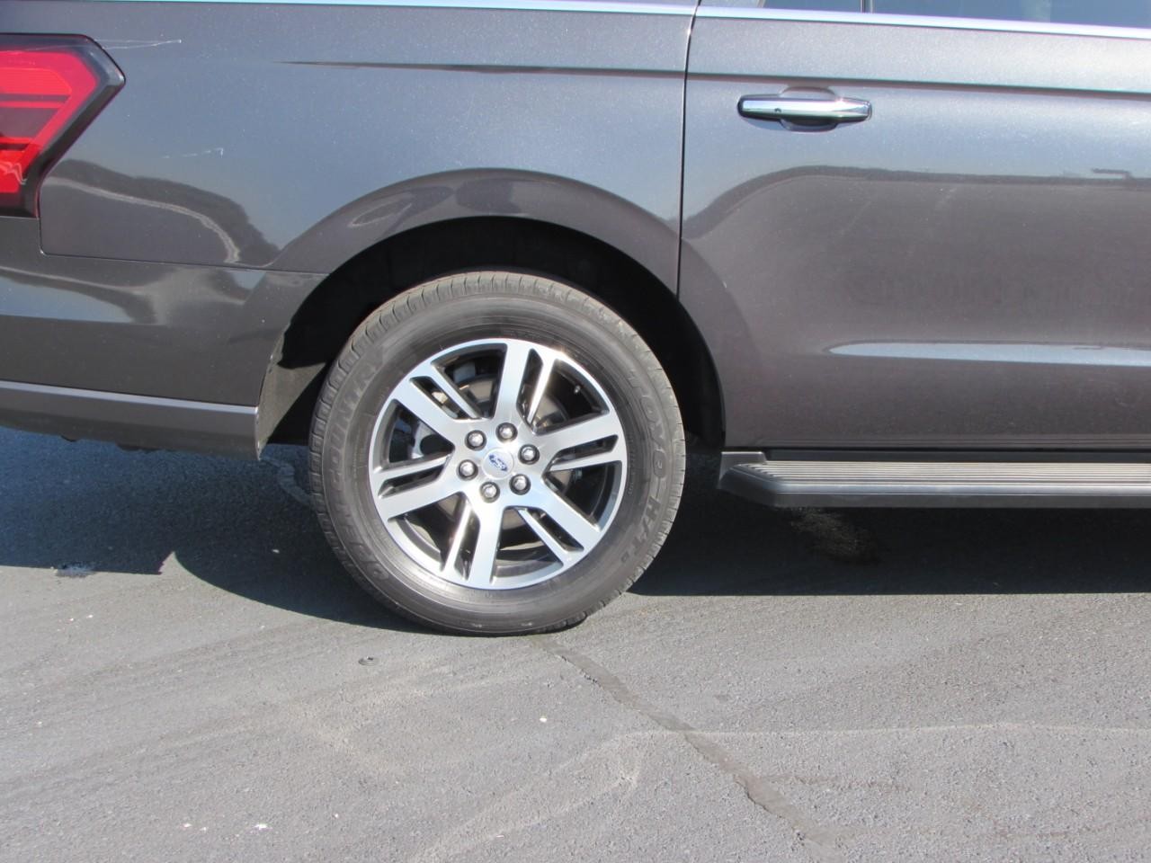 Ford Expedition Max Vehicle Full-screen Gallery Image 07