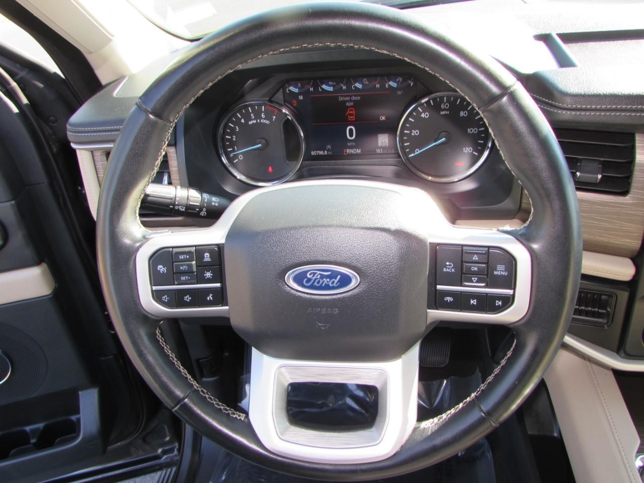 Ford Expedition Max Vehicle Full-screen Gallery Image 11