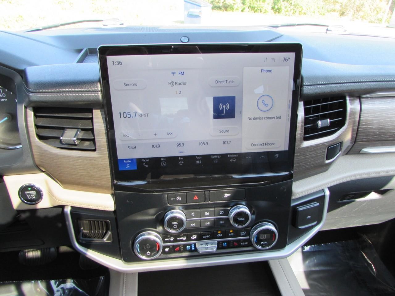 Ford Expedition Max Vehicle Full-screen Gallery Image 16