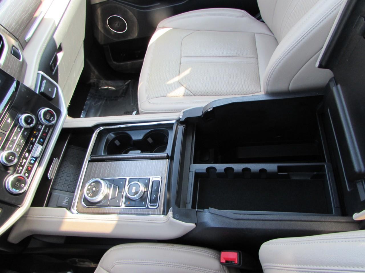 Ford Expedition Max Vehicle Full-screen Gallery Image 18