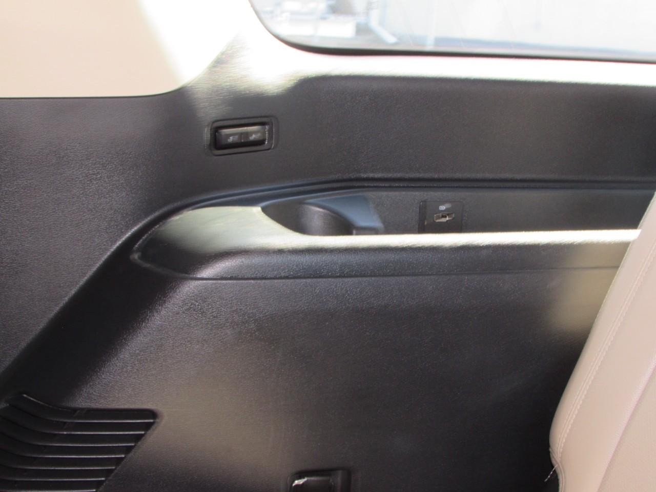 Ford Expedition Max Vehicle Full-screen Gallery Image 24